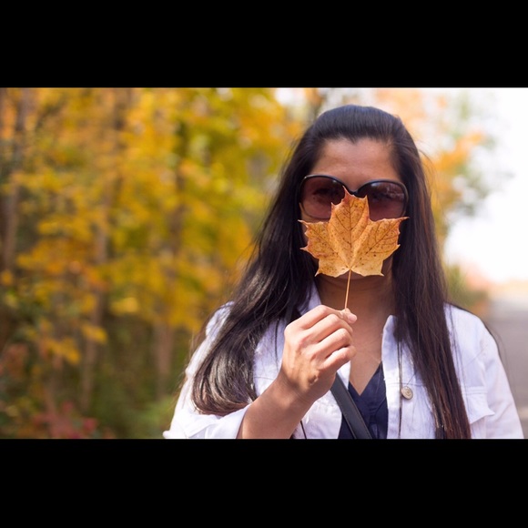 Meet your Posher, Becca - Picture 2 of 2